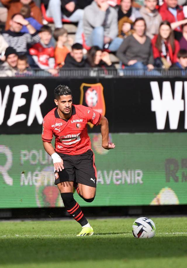 沃尔夫斯堡客场逆转击败洛里昂，继续联赛不败纪录的简单介绍