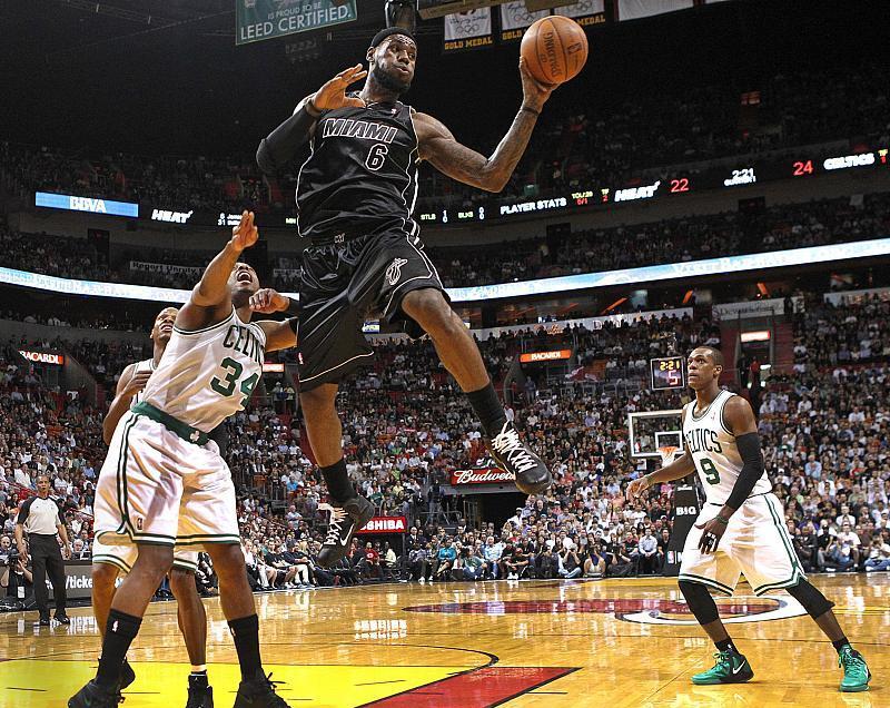 紧张对决：沃尔夫斯堡挑战热火火箭队