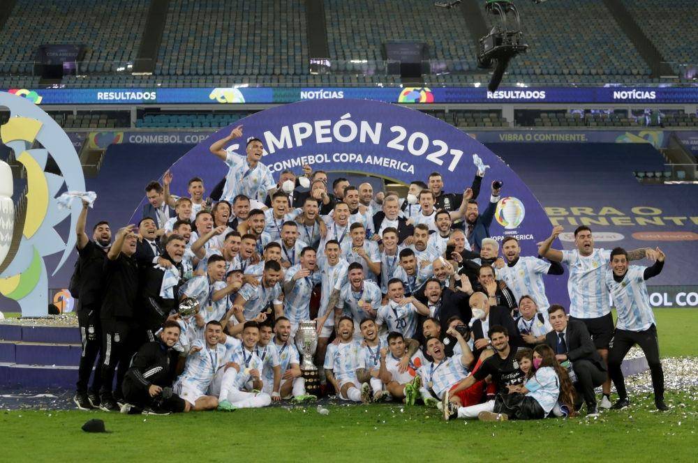 阿根廷球队力压巴西队夺得美洲杯冠军