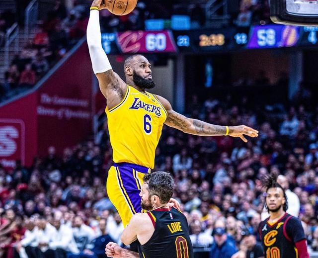 骑士队员联手反击，实现壮举