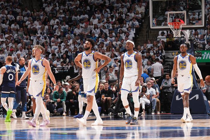 勇士外线罕见失准，背靠背连败引发球队警惕的简单介绍