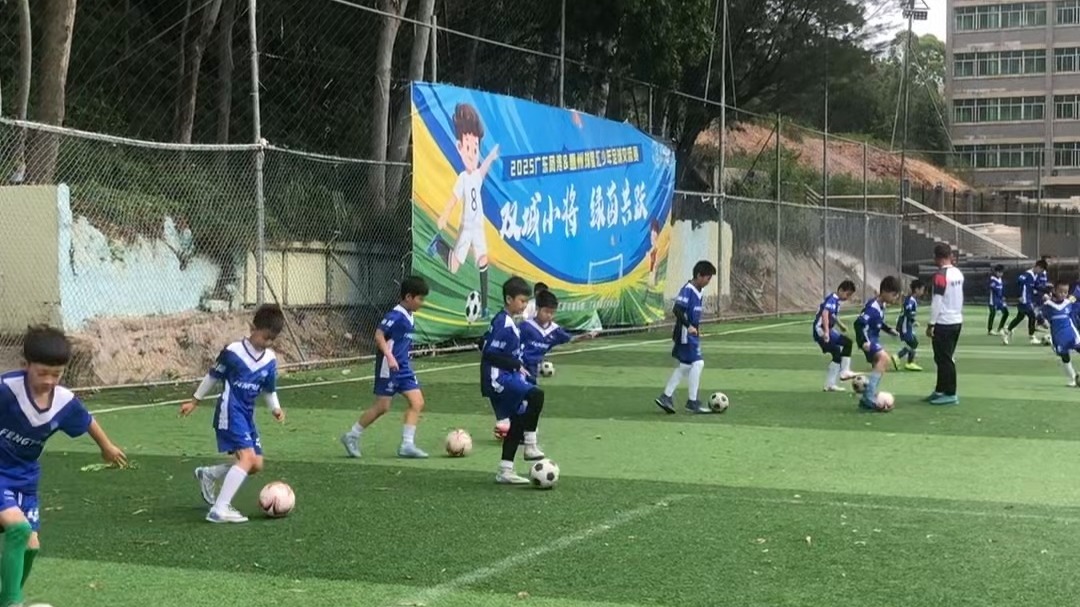 足球运动助力球员们实现自我突破和成长