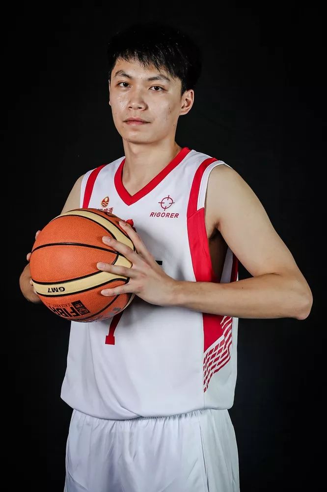 重庆队整装待发，迎战南京男篮