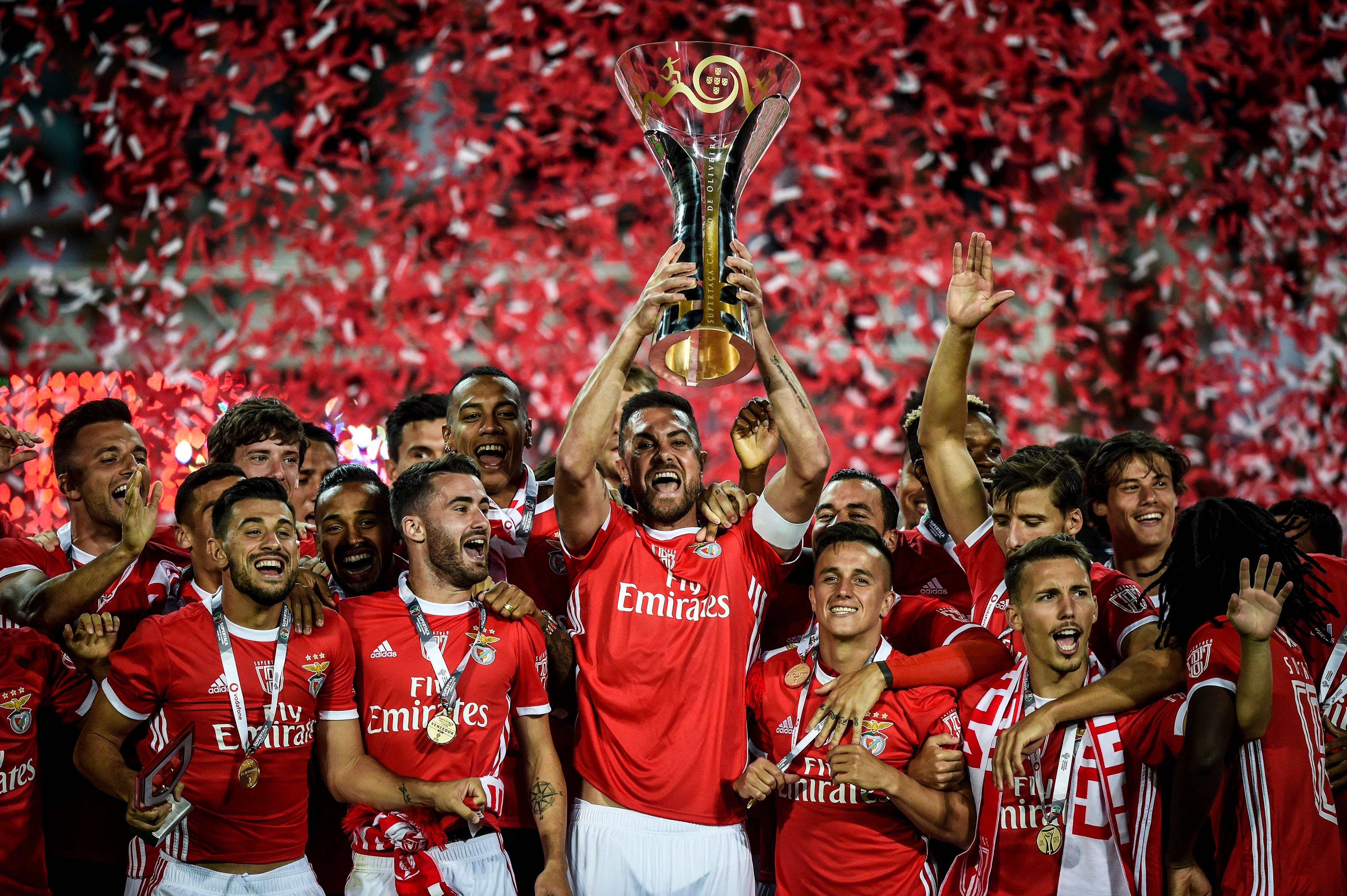 包含克罗地亚大胜斯洛文尼亚，取得关键胜利的词条