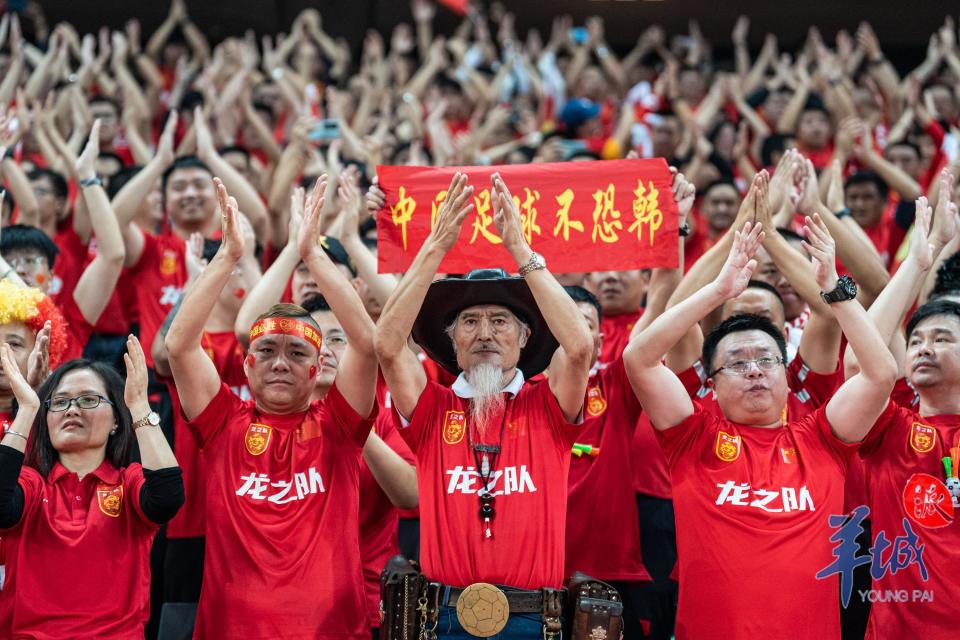 精彩瞬间一一呈现，球迷沸腾欢呼