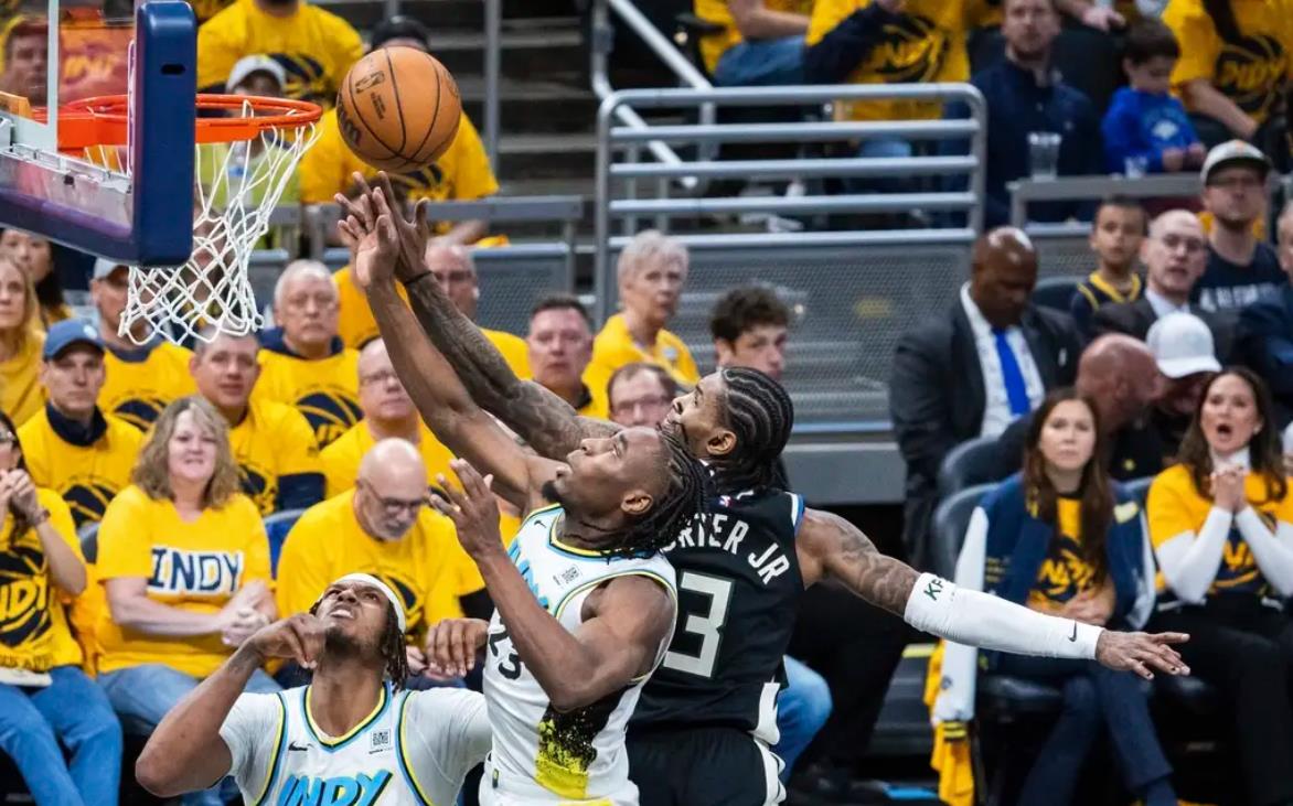 雄鹿核心表现抢眼，主场大胜凯尔特人领先季后赛首轮的简单介绍