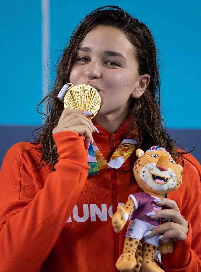 波兰游泳选手崭露头角冲破纷争的简单介绍