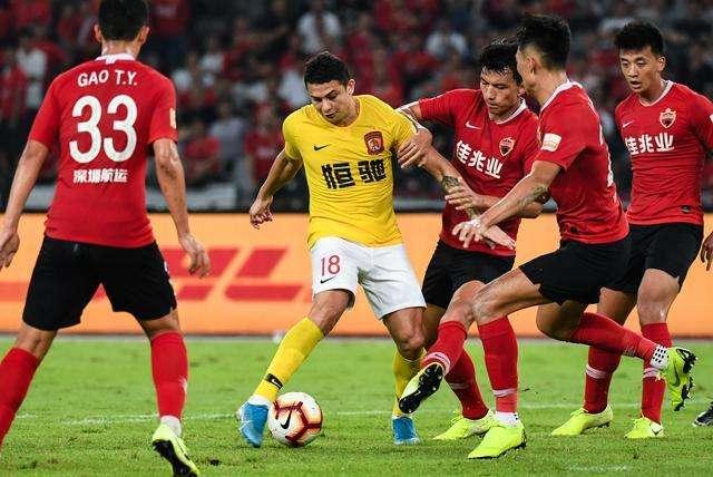 关于阿贾克斯惊险获胜！一球之差逆袭，提前锁定晋级资格的信息