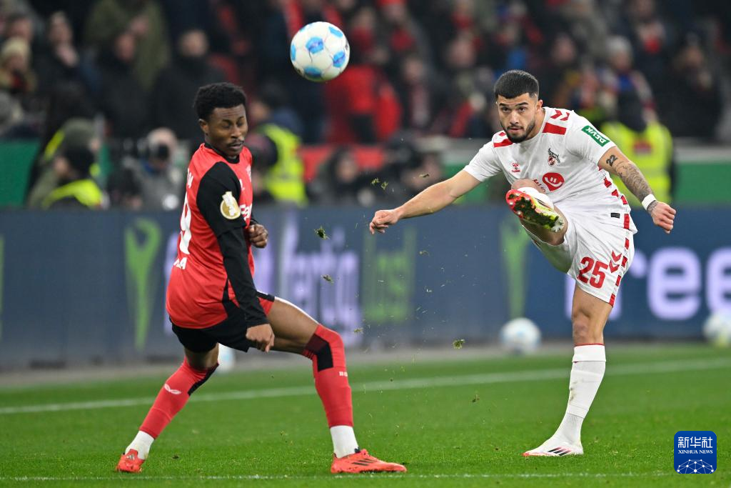 勒沃库森队成功赢得一场比赛