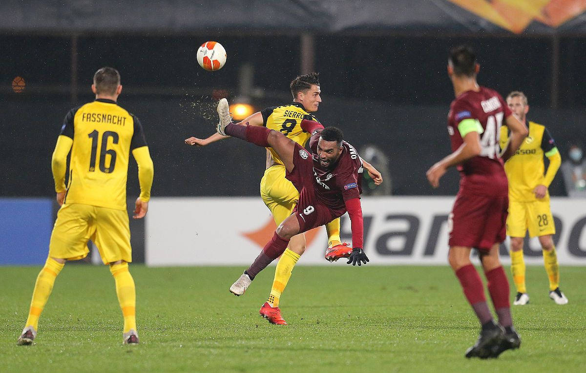 包含皇家社会击败那不勒斯,出线在望的词条 包含皇家社会击败那不勒斯,出线在望的词条