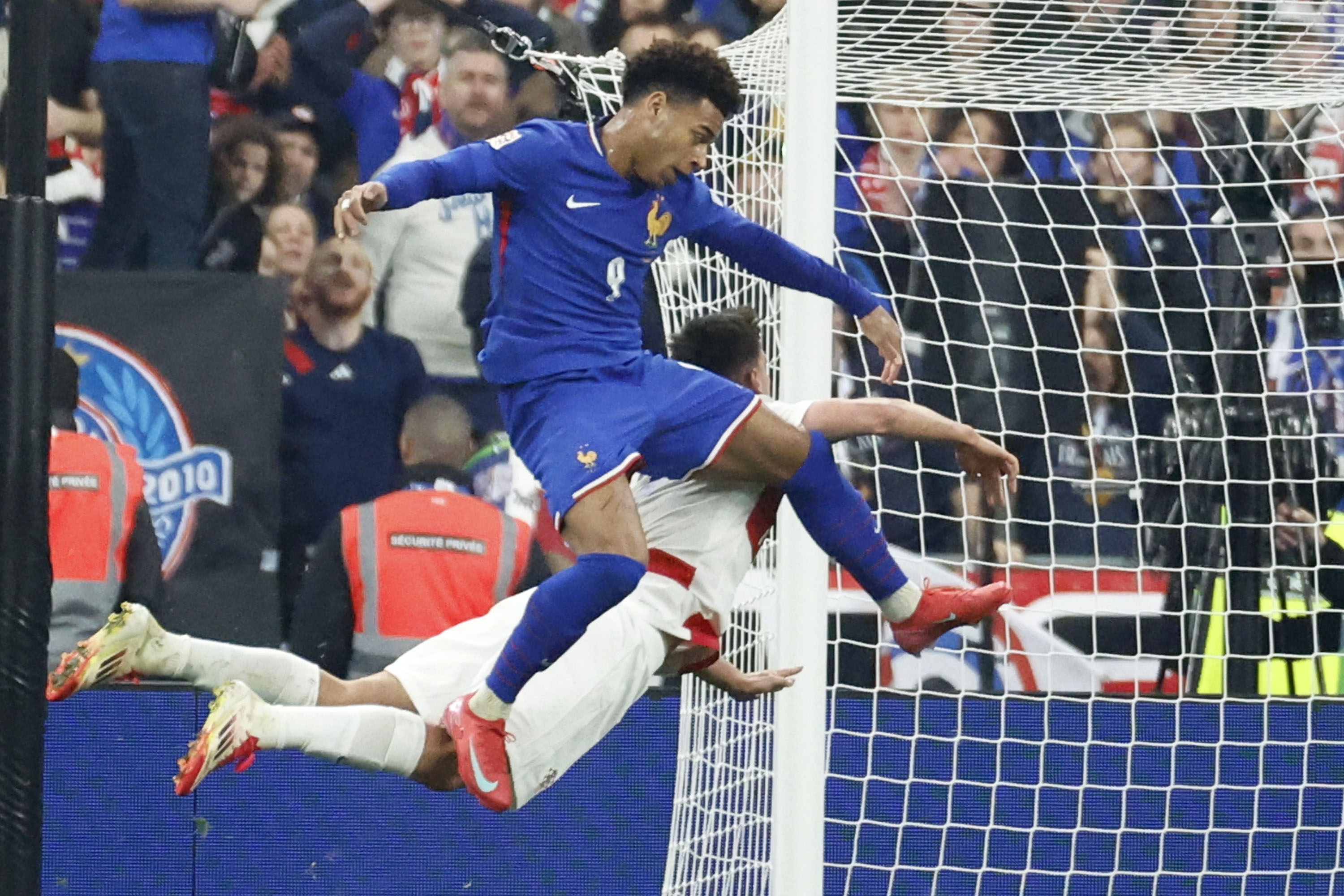 包含精彩绝伦的对攻战术,欧预赛比赛震撼世界的词条 包含精彩绝伦的对攻战术,欧预赛比赛震撼世界的词条